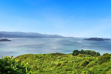 Photo of property in 7 Promontory Crescent, Newlands, Wellington, 6037