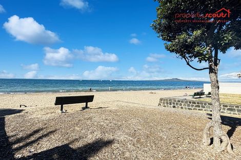 Photo of property in Seaview Apartments, 11/64 Milford Road, Milford, Auckland, 0620