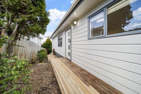 Photo of property in 2/109 Target Road, Totara Vale, Auckland, 0629