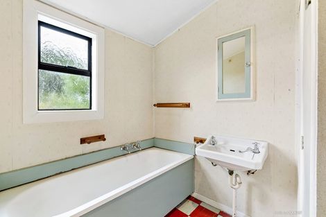 Photo of property in 21 Helston Road, Johnsonville, Wellington, 6037