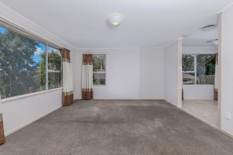 Photo of property in 9 Kilcar Place, Massey, Auckland, 0614