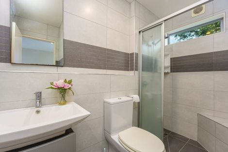 Photo of property in 21a Lyons Avenue, Murrays Bay, Auckland, 0630