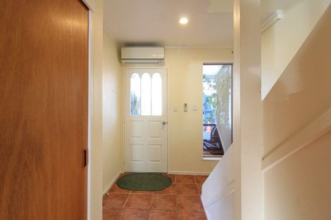 Photo of property in 30f4 Lyall Parade, Lyall Bay, Wellington, 6022