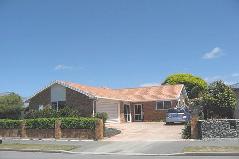 Photo of property in 34 Rue De La Mare, Parklands, Christchurch, 8083