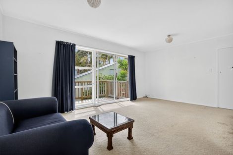 Photo of property in 1/7 Dakota Avenue, Beach Haven, Auckland, 0626