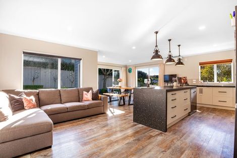 Photo of property in 11 Te Puia Drive, Aotea, Porirua, 5024