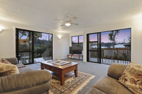 Photo of property in 7a Taioma Crescent, Te Atatu Peninsula, Auckland, 0610