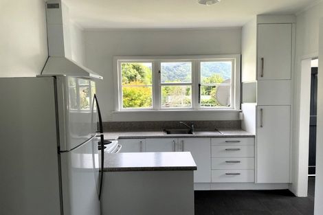 Photo of property in 17a Savage Crescent, Upper Hutt Central, Upper Hutt, 5018