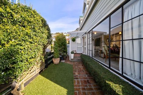 Photo of property in 8a Cassis Place, Crofton Downs, Wellington, 6035