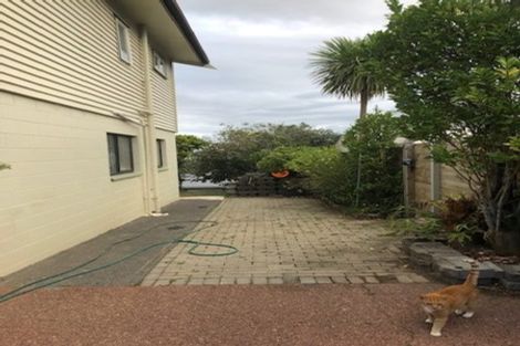 Photo of property in 2/215 Eskdale Road, Birkenhead, Auckland, 0626