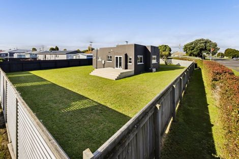 Photo of property in 320 South Road, Hawera, 4610