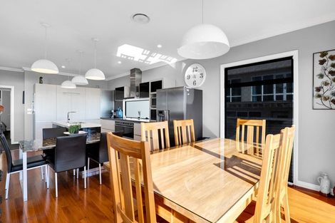 Photo of property in 5 South Road, Moturoa, New Plymouth, 4310