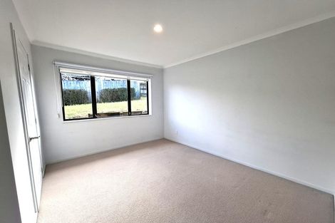Photo of property in 27 Killygordon Place, Massey, Auckland, 0614