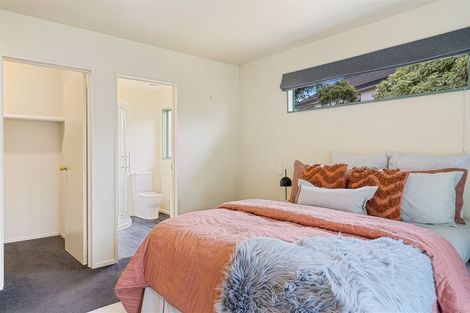 Photo of property in 20 Lanyon Place, Whitby, Porirua, 5024