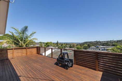 Photo of property in 2/2 Neal Avenue, Glenfield, Auckland, 0629