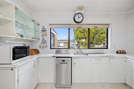 Photo of property in 4 Brynbela Court, Papakura, 2110