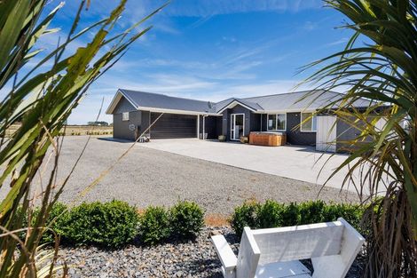 Photo of property in 985 Parewanui Road, Parewanui, Bulls, 4894