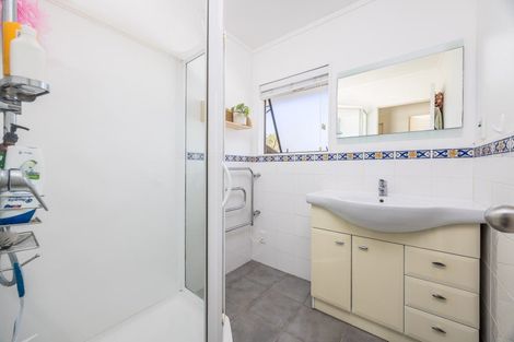 Photo of property in 1/13 Geoffrey Road, Torbay, Auckland, 0630