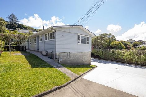 Photo of property in 10 Kahikatea Grove, Paparangi, Wellington, 6037