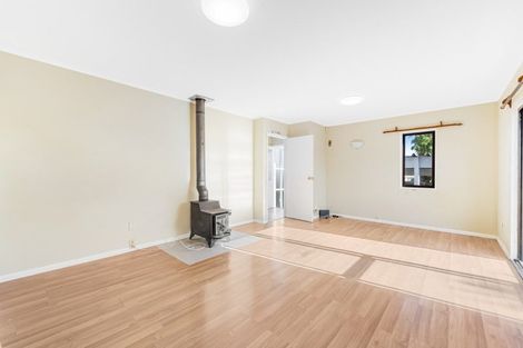 Photo of property in 2/25 Ballater Place, Highland Park, Auckland, 2010