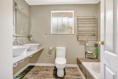 Photo of property in 33 Ernest Street, Ranui, Porirua, 5024