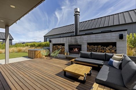 Photo of property in 32 Falconer Rise, Jacks Point, Queenstown, 9371