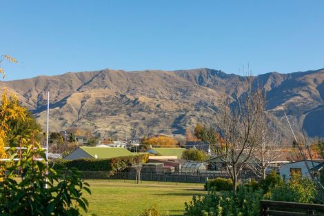 Photo of property in 8 Pukeko Place, Wanaka, 9305