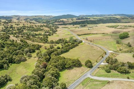 Photo of property in 645 West Coast Road, Oratia, Warkworth, 0604