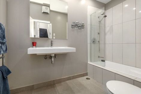 Photo of property in 45 Tiketike Way, Brooklyn, Wellington, 6021