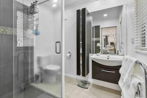 Photo of property in 30 Hogarth Rise, West Harbour, Auckland, 0618