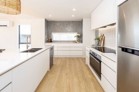 Photo of property in 2 Mccahon Drive, Rangiora, 7400