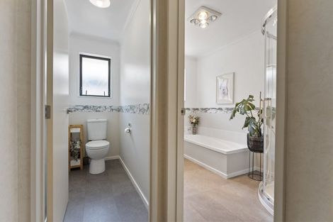 Photo of property in 25 Geneva Terrace, Kelvin Grove, Palmerston North, 4414