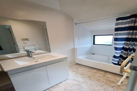 Photo of property in 21 Ladbrooke Drive, Newlands, Wellington, 6037