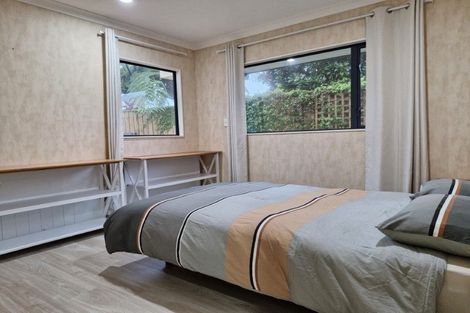 Photo of property in 11 Royal Heights, Glen Avon, New Plymouth, 4312