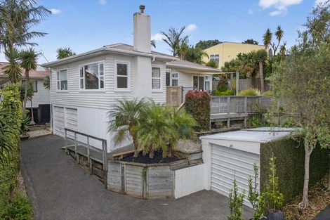 Photo of property in 29 Peter Terrace, Castor Bay, Auckland, 0620