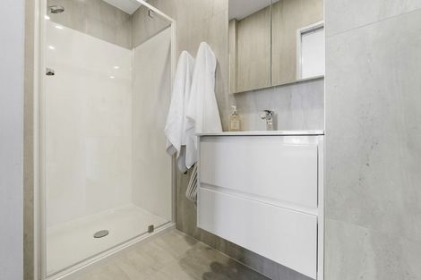 Photo of property in 1/33 Exmouth Road, Northcote, Auckland, 0627