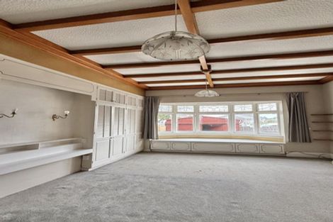 Photo of property in 98 Endeavour Street, Lyall Bay, Wellington, 6022