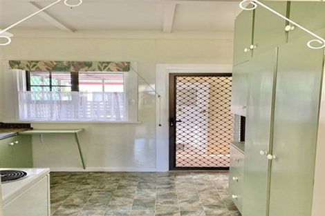 Photo of property in 16 Wallace Road, Waipukurau, 4200