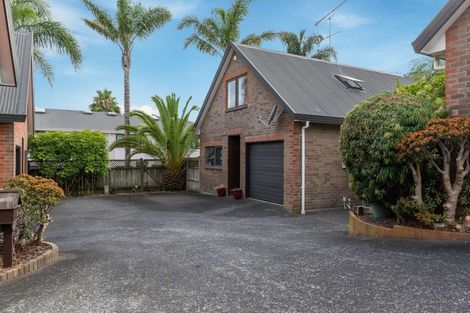 Photo of property in 37 Fields Parade, Oteha, Auckland, 0632