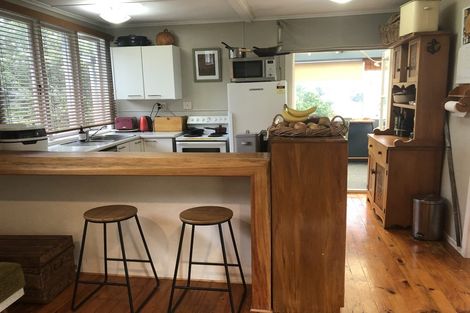 Photo of property in 4a Pohutukawa Avenue, Red Beach, 0932