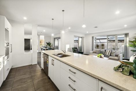 Photo of property in 31 Rochfort Crescent, Pyes Pa, Tauranga, 3112