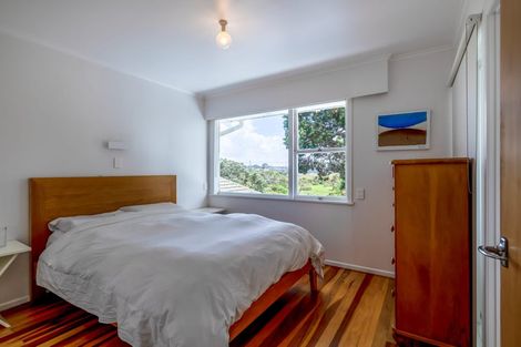 Photo of property in 40 Gill Avenue, Te Atatu Peninsula, Auckland, 0610