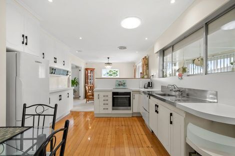 Photo of property in 27 Miro Road, Mangere Bridge, Auckland, 2022