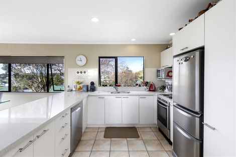 Photo of property in 2/9 Cashmere Place, Glenfield, Auckland, 0629