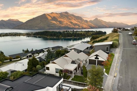 Photo of property in 4 Peregrine Place, Queenstown, 9300