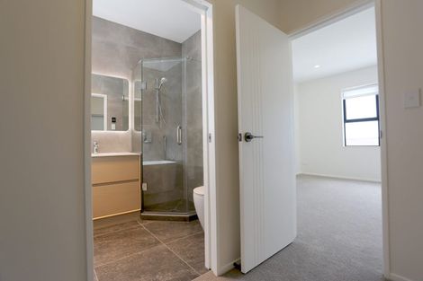 Photo of property in 1b Kirkdale Place, Northcross, Auckland, 0632