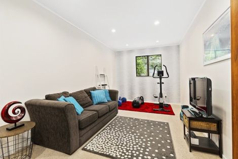 Photo of property in 7 Observatory Close, Whitby, Porirua, 5024