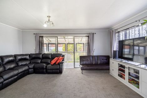 Photo of property in 52 Ayton Drive, Totara Vale, Auckland, 0629