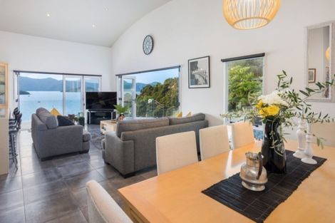 Photo of property in 2 Marina View, Waikawa, Picton, 7281