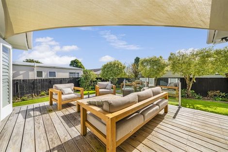 Photo of property in 17a Clinton Avenue, Te Atatu Peninsula, Auckland, 0610
